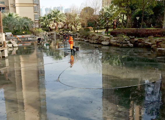 得荣景观池淤泥清理